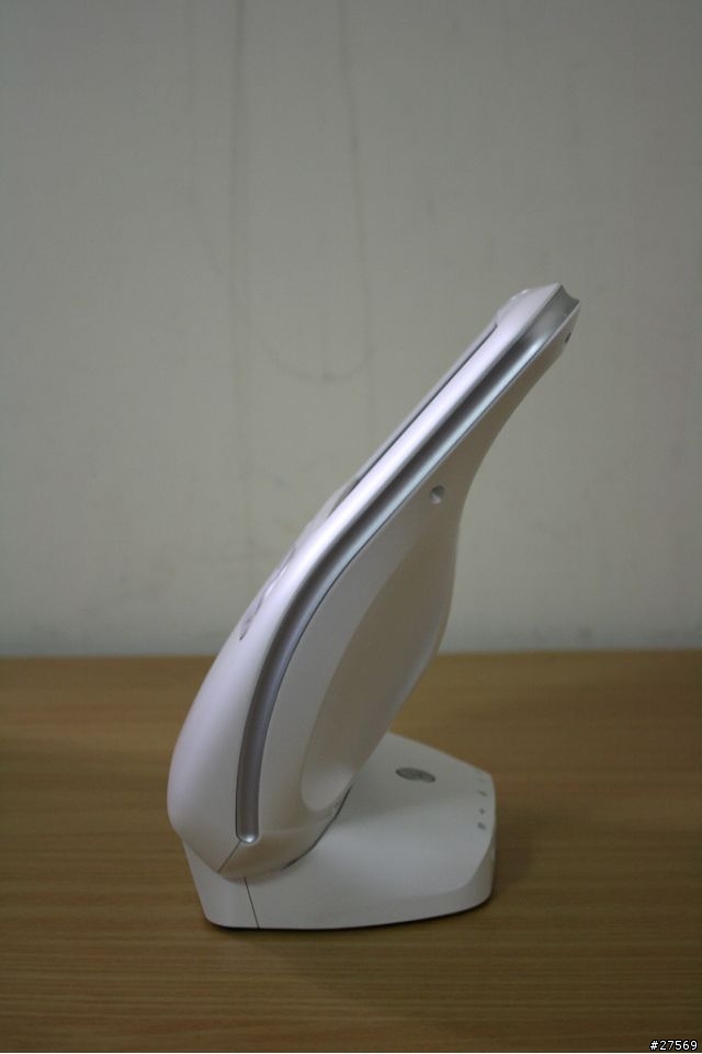 [開箱文] 巨型skype電話 ASUS AiGuru SV1 Videophone Touch for Skype