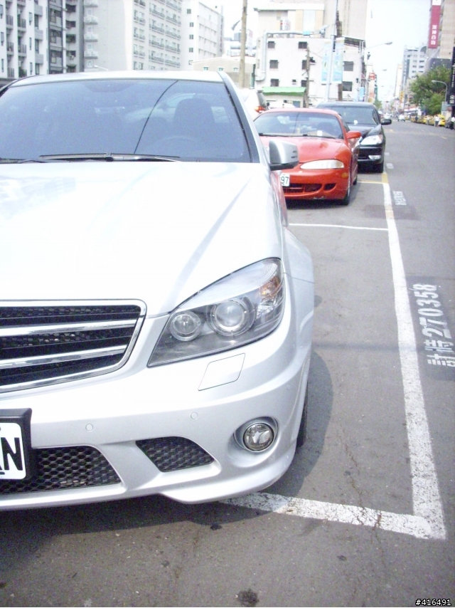 高雄街拍-又拍到了鋼圈不同樣式的 Mercedes-Benz C63 ///AMG