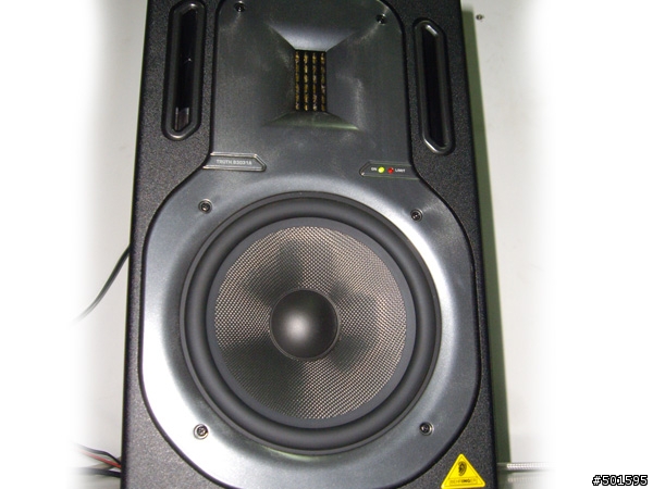 [開箱]重裝30公斤、主動式 監聽喇叭 BEHRINGER B3031A