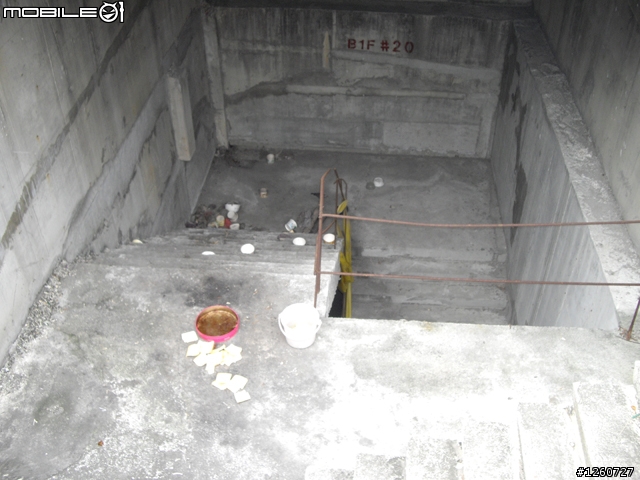 （台南）海安路水泥碉堡 起死回生為地下停車場? (99年10月完工?)