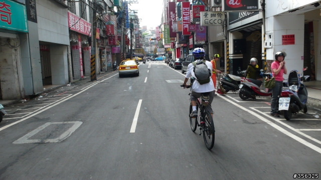 [遊記] 單車基隆東西岸經典行-觀看麗星郵輪進港+基隆燈塔.....
