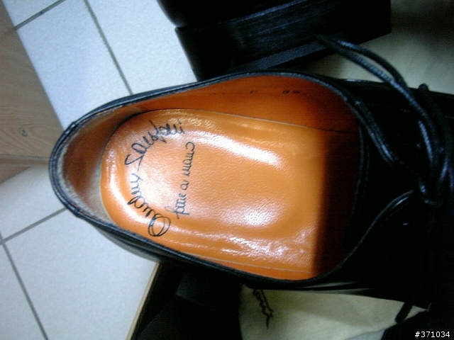 自己買的第一雙皮鞋...santoni，不知道有沒有人聽過...