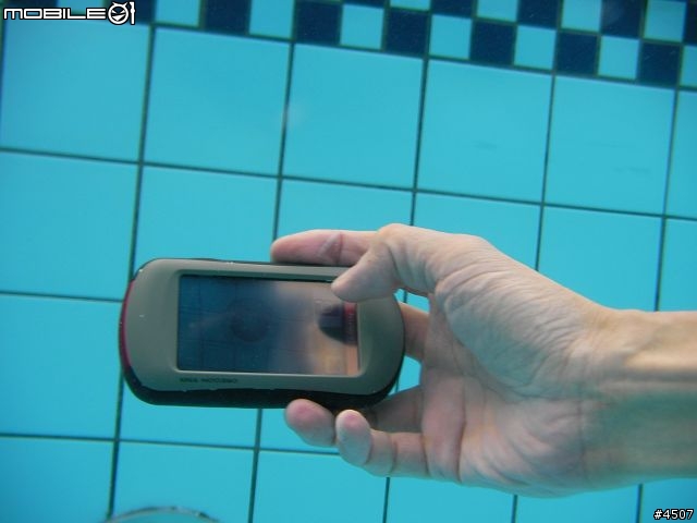 [惡搞]Garmin OREGON 550t 防水測試及水中攝影