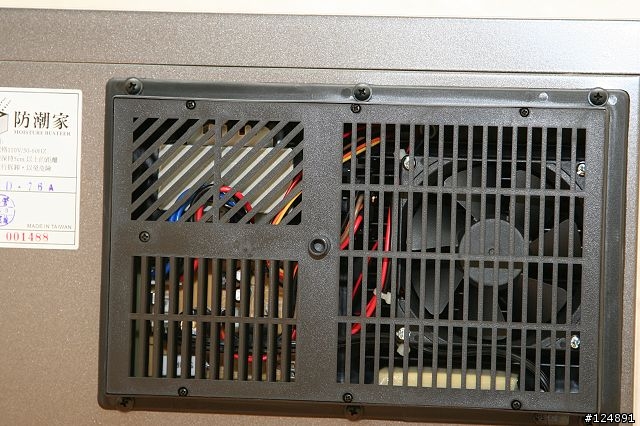[不專業開箱] 買新家等無敵兔 - 數位面板電子防潮箱