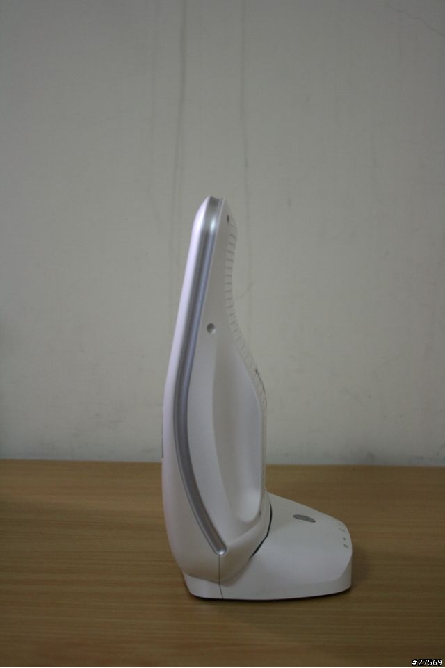 [開箱文] 巨型skype電話 ASUS AiGuru SV1 Videophone Touch for Skype