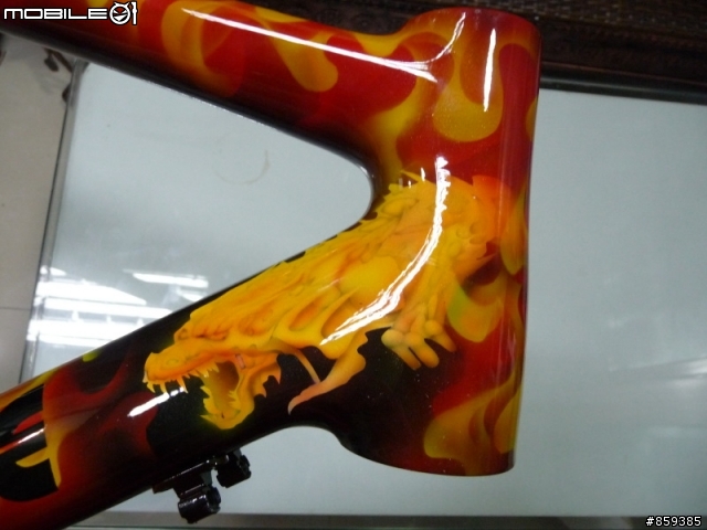 【分享】獨一無二殺很大的Carbon手工彩繪車架-失心瘋的敗家組車1F更新