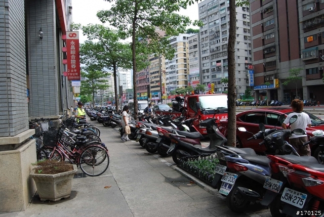 卡車直接搬!...原來大鎖真的是裝飾用(有真相)