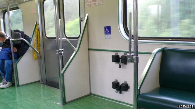 [遊記] 區間火車+單車+搭船的複合路線 烏石港賞鯨+草嶺隧道+東北角海岸一日遊