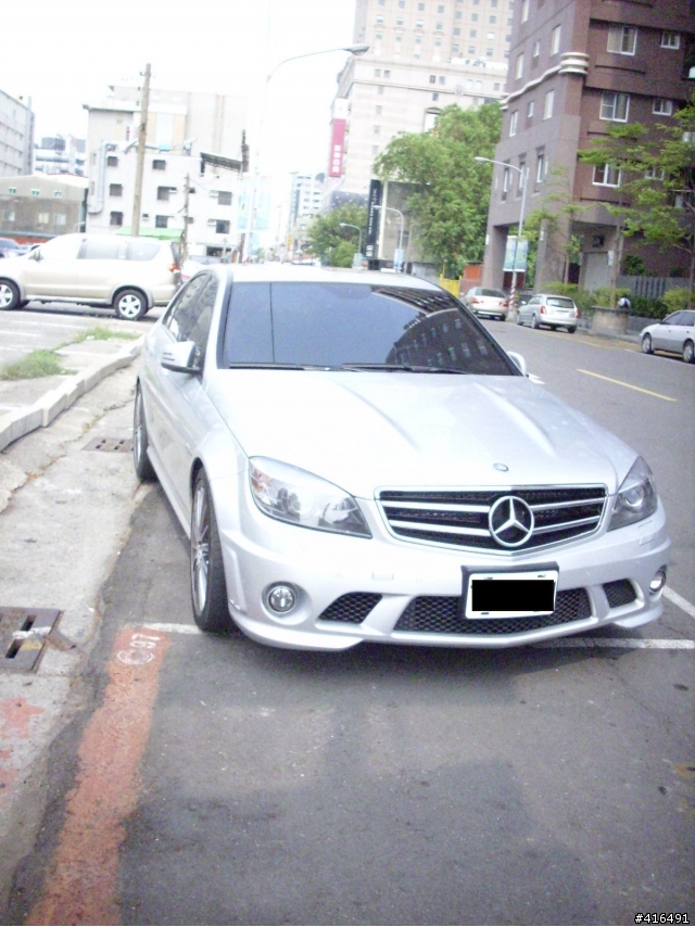 高雄街拍-又拍到了鋼圈不同樣式的 Mercedes-Benz C63 ///AMG