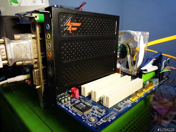 [開箱文] Creative X-Fi Titanium Fatal1ty Champion Series (PCI-E)