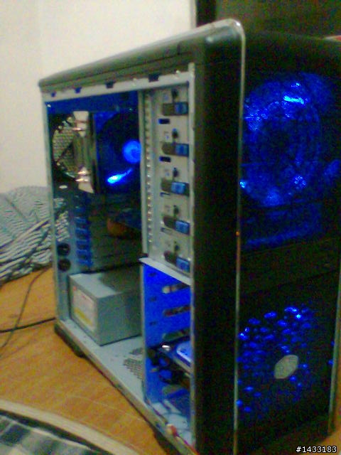 [新手隨隨便便的開箱文][機殼]Cooler Master 690(30萬畫素，慎入XD)