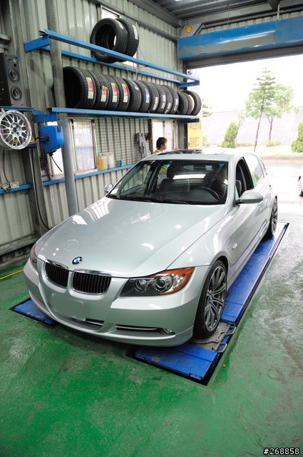 第一換335I-4門改M3選配19吋框&碼牌CSC3開箱照