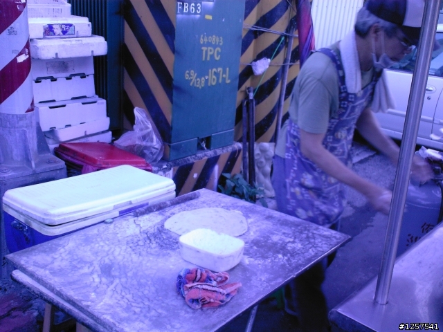 楠梓區：楠梓加工區四號出口惠民路上的蔥油餅