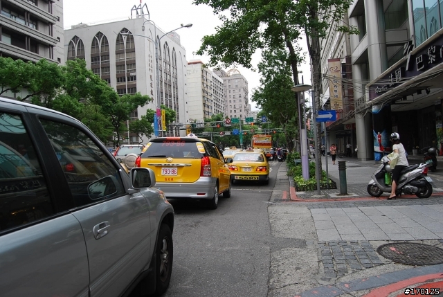 請問北市中山北路到底是啥腦殘設計? (有圖有真相)