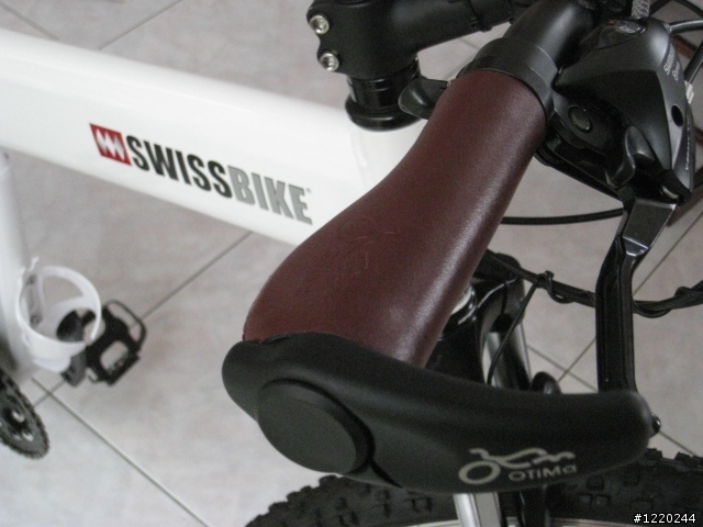 颱風夜要做什麼？簡單分享新手我朋友 HUMMER SWISSBIKE 極度不專業半開箱文