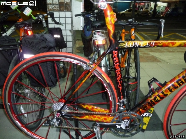 【分享】獨一無二殺很大的Carbon手工彩繪車架-失心瘋的敗家組車1F更新
