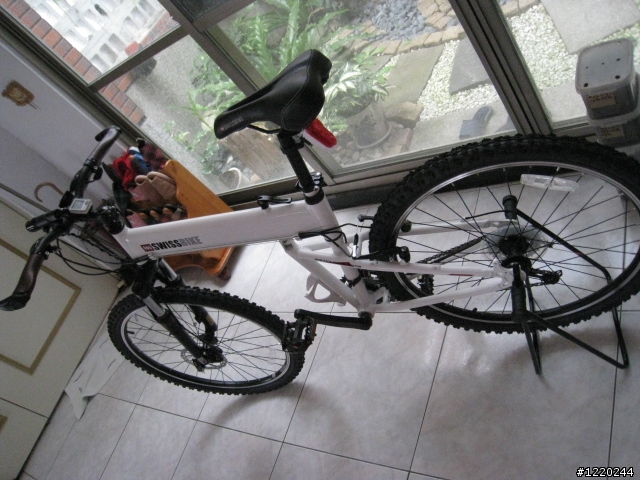 颱風夜要做什麼？簡單分享新手我朋友 HUMMER SWISSBIKE 極度不專業半開箱文