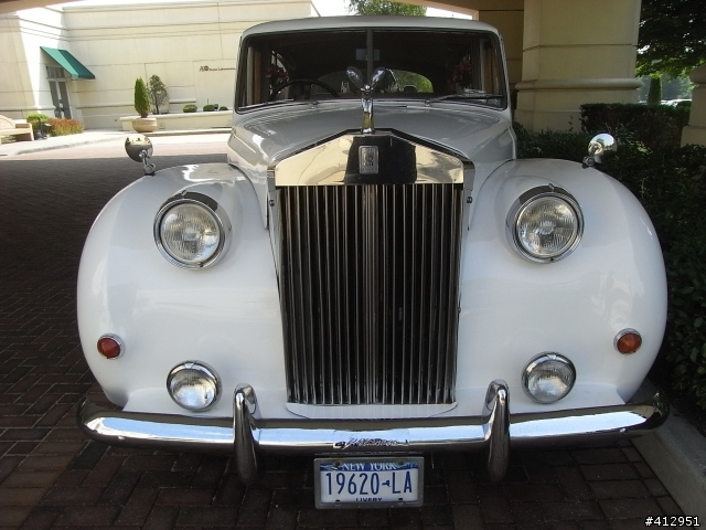 Hyatt 的 左駕古董 Rolls-Royce