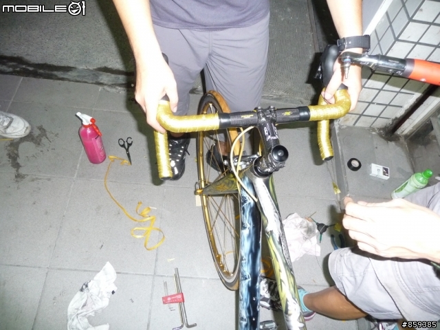 【分享】獨一無二殺很大的Carbon手工彩繪車架-失心瘋的敗家組車1F更新