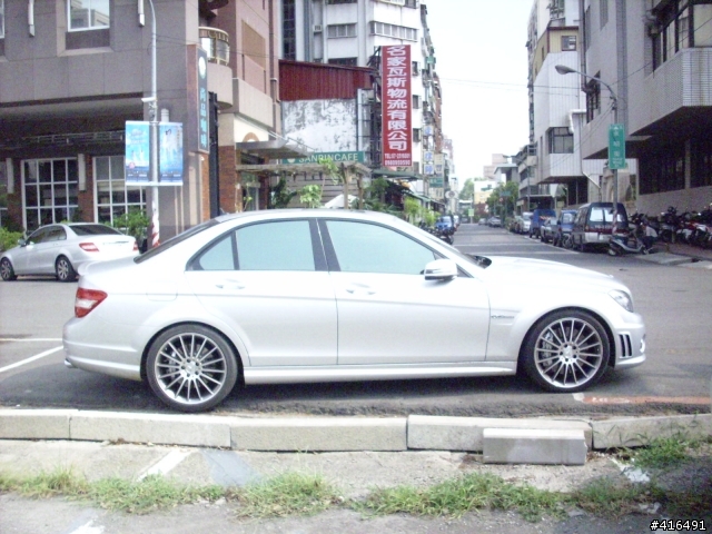 高雄街拍-又拍到了鋼圈不同樣式的 Mercedes-Benz C63 ///AMG