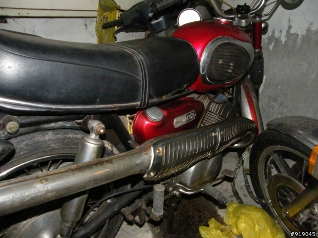 兩台不知名的老車? (有圖)