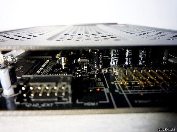 [開箱文] Creative X-Fi Titanium Fatal1ty Champion Series (PCI-E)
