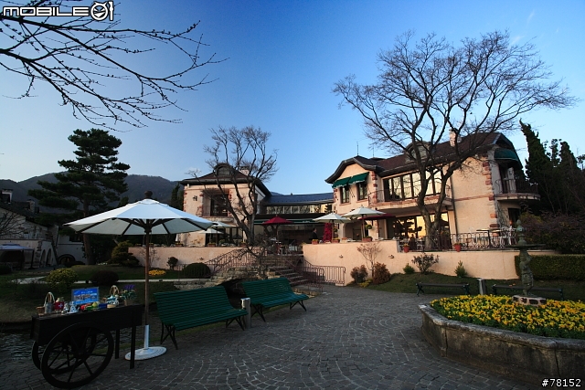 [分享]東京近郊,清心悠閒之旅--三鷹吉卜力美館+河口湖周遊
