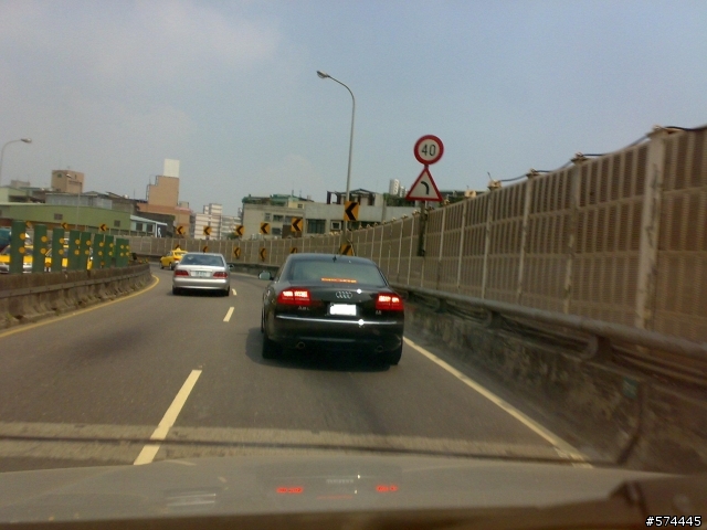 AUDI A8L 4.2隨便看看吧~