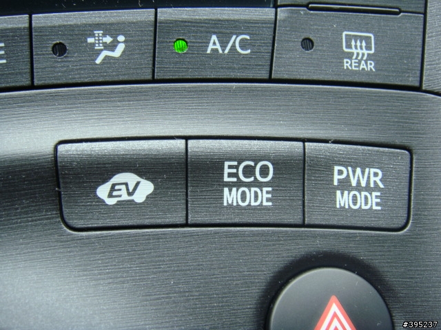 遲來的台灣版 Prius III 不專業開箱文 [圖多] 8/7 更新完畢