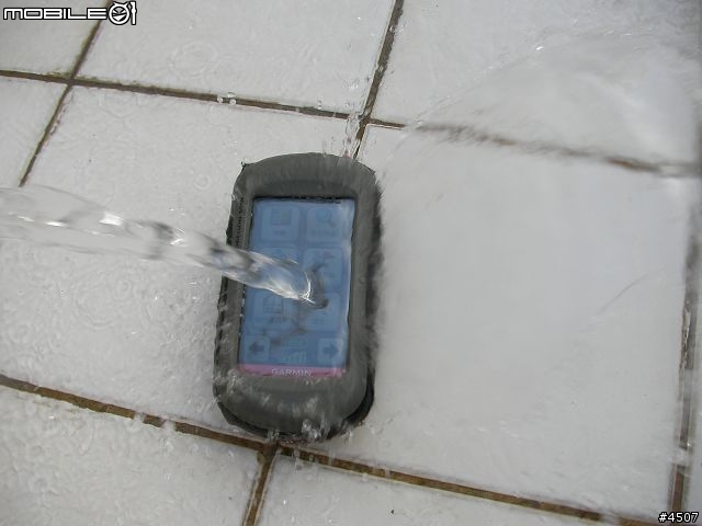 [惡搞]Garmin OREGON 550t 防水測試及水中攝影