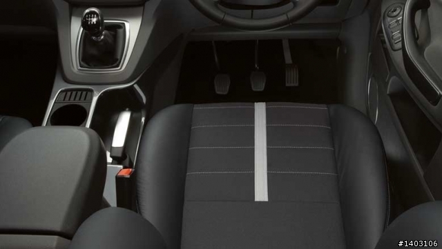 kuga 的車色及國外售價