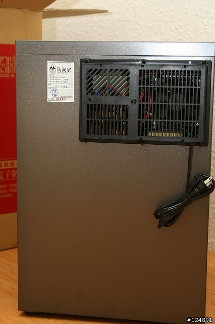 [不專業開箱] 買新家等無敵兔 - 數位面板電子防潮箱