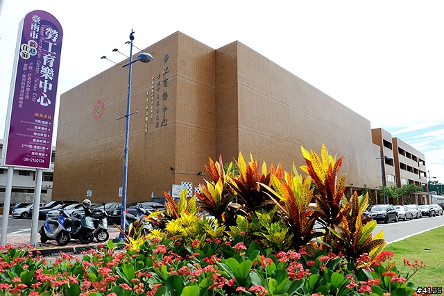 《一路南北騎 - 第十二集》 單車背包客的最愛‧台南勞工育樂中心單車旅館