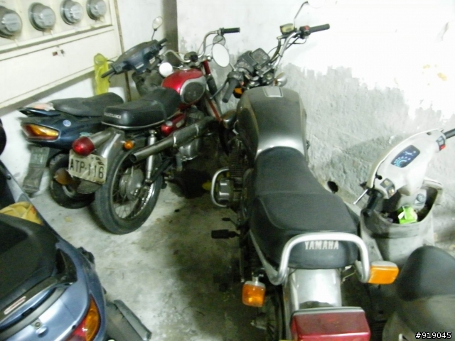 兩台不知名的老車? (有圖)