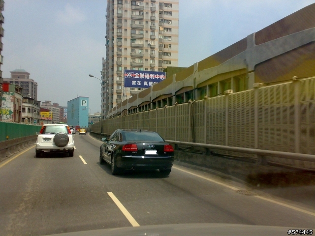 AUDI A8L 4.2隨便看看吧~