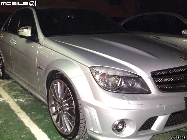 不小心也遇到的 W204 C63 AMG