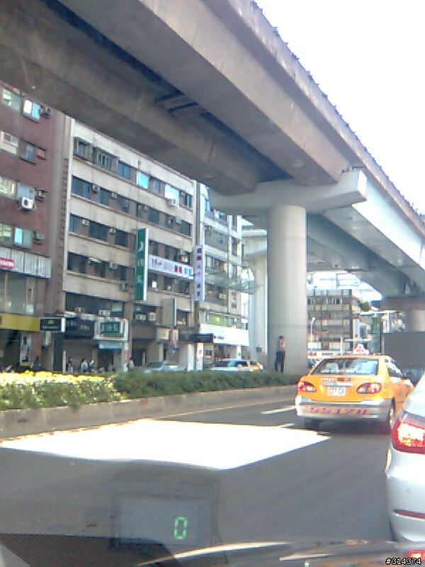 市民大道復興南路口，騎開車請小心