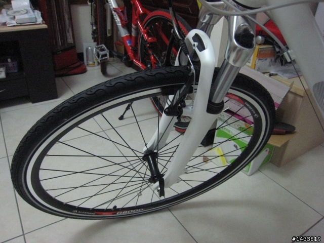 新車現身 ALIES TOURING