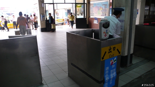 [遊記] 單車基隆東西岸經典行-觀看麗星郵輪進港+基隆燈塔.....