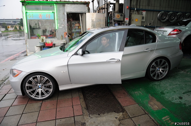 第一換335I-4門改M3選配19吋框&碼牌CSC3開箱照