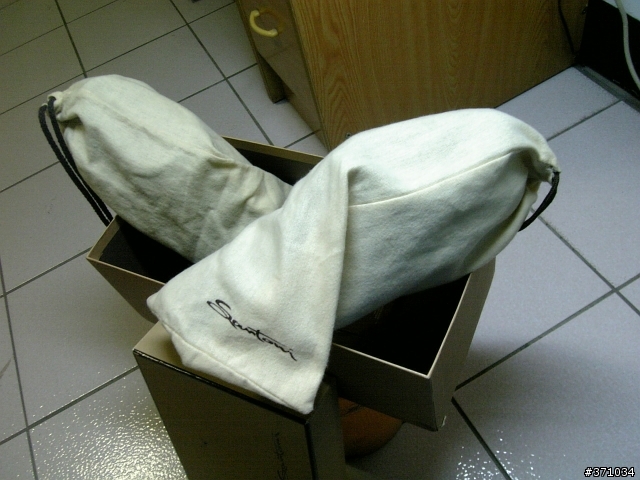 自己買的第一雙皮鞋...santoni，不知道有沒有人聽過...
