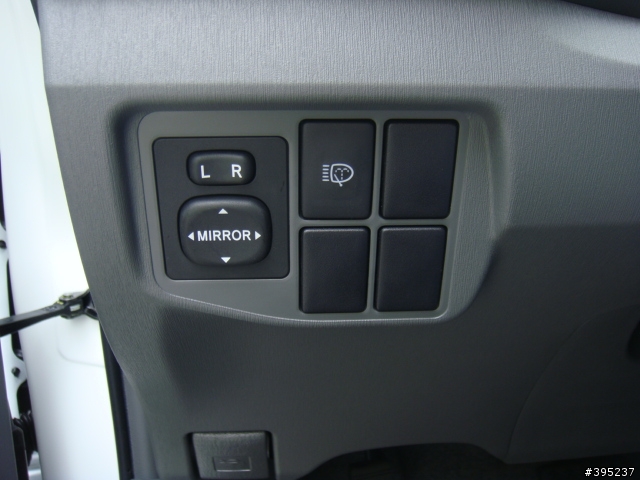 遲來的台灣版 Prius III 不專業開箱文 [圖多] 8/7 更新完畢
