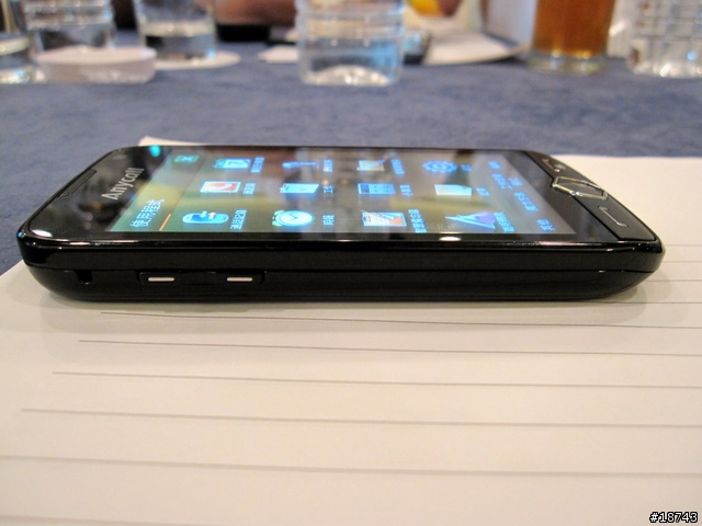 [分享] 旗艦級 WinMo 智慧型手機：三星 i8000 Omnia2