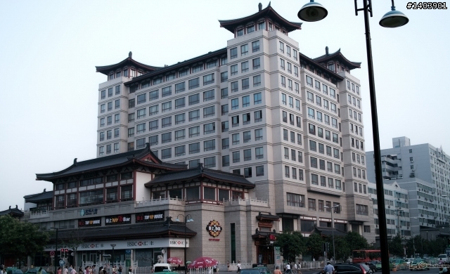 今天阳光不错～DP2 西安鼓楼西大街抓拍几张，各位指点！