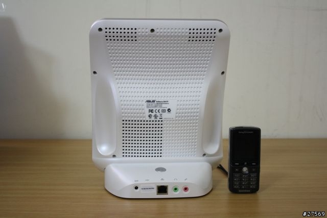 [開箱文] 巨型skype電話 ASUS AiGuru SV1 Videophone Touch for Skype