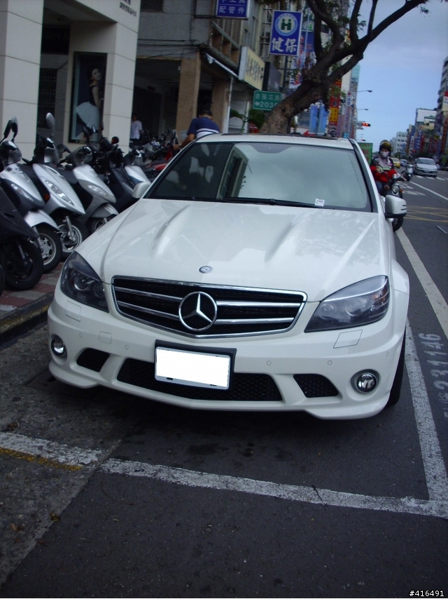高雄街拍-再次遇見Mercedes-Benz C63 ///AMG 但這次是白色的喔