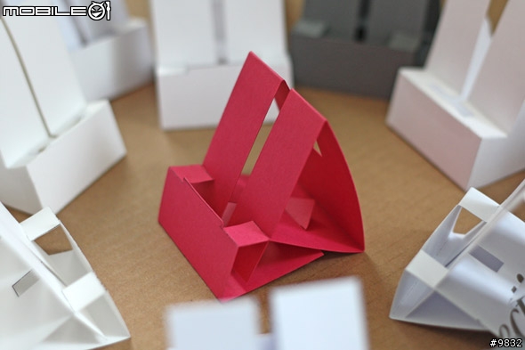 【強力推薦】iphone and itouch paper stand / dock 折紙支架