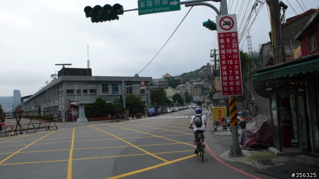 [遊記] 單車基隆東西岸經典行-觀看麗星郵輪進港+基隆燈塔.....