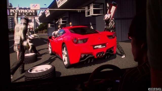 GT5在TGS上的DEMO出現Lamborghini Gallardo LP560-4和Ferrari 458 Italia , 2010年3月日本上市!! 新增FM3翻車畫面