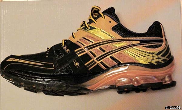 [開箱] Asics Kinsei 將軍盔甲金色版跑鞋